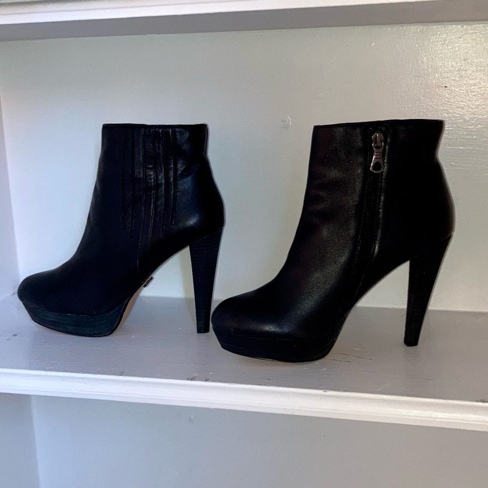 BCBGMaxAzria Henley Black Leather Heeled Platform Boots sz.8.5 - Picture 5 of 9